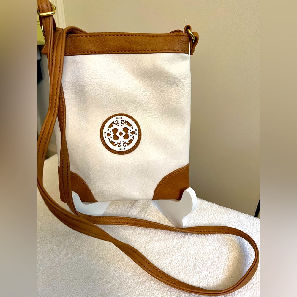 🌸🌸EUC White Shoulder/crossbody bag 🌸🌸